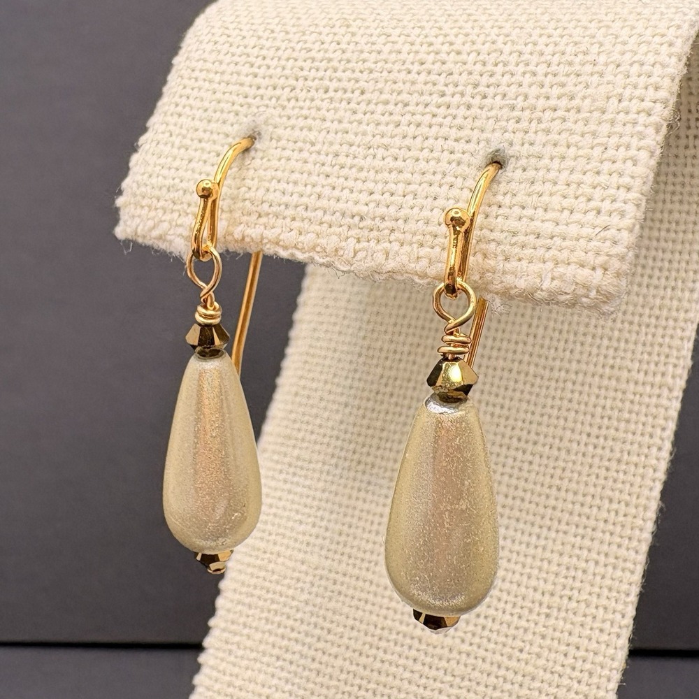 Vintage Iridescent Faux Pearl Teardrop Pierced Earrings Dangle‎ Drop Minimalist
